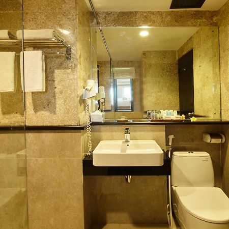 The Lokha Legian Resort & Spa Bagian luar foto