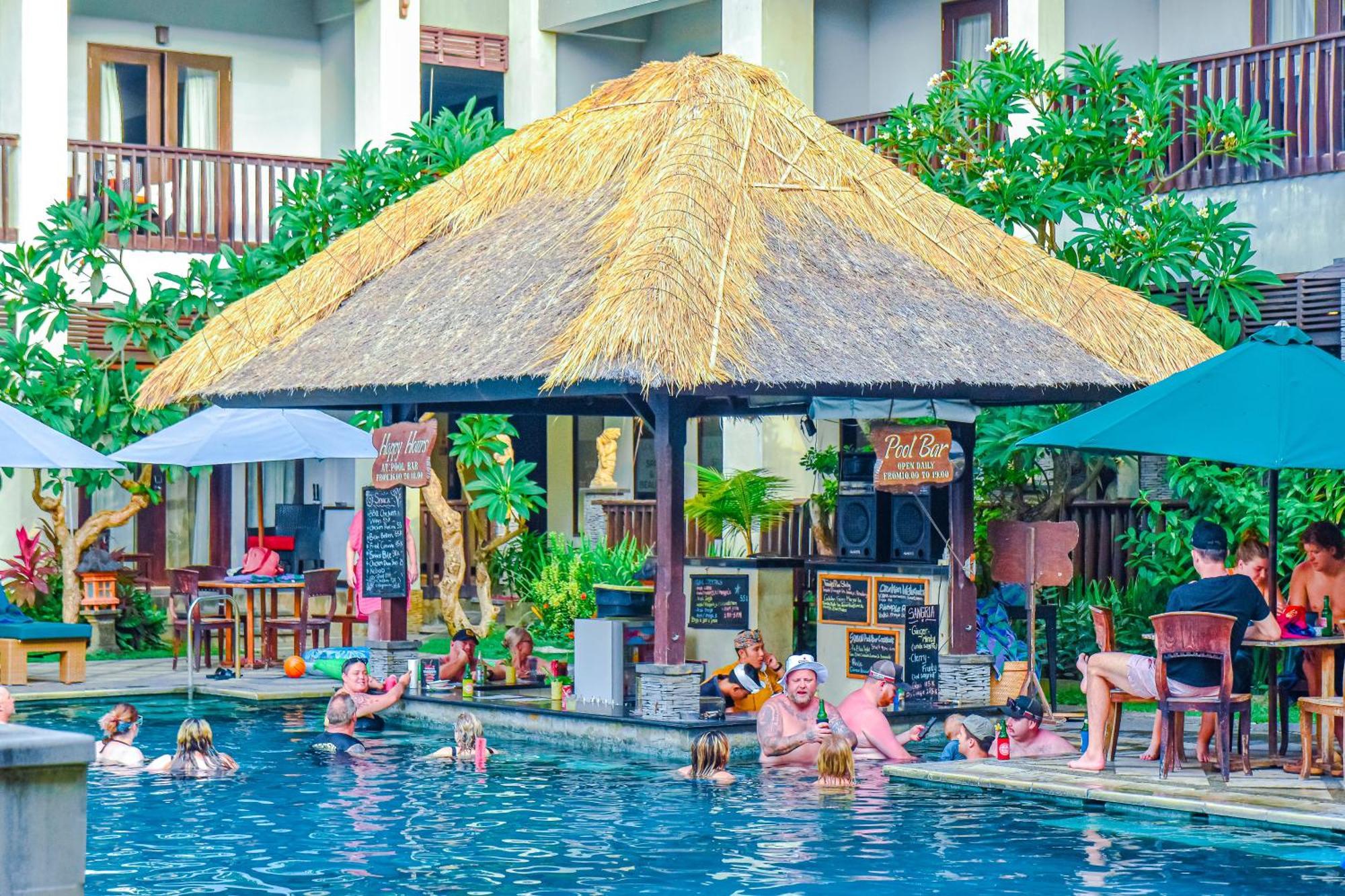 The Lokha Legian Resort & Spa Bagian luar foto