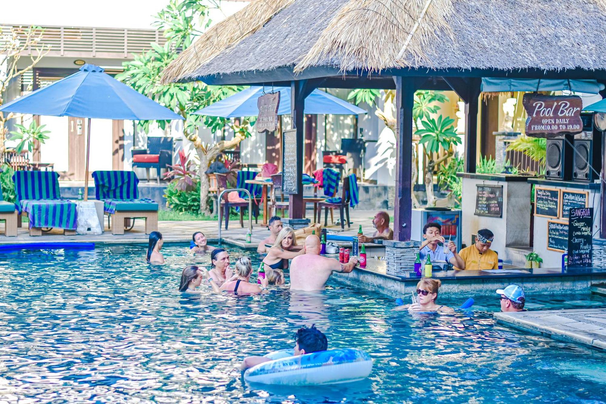The Lokha Legian Resort & Spa Bagian luar foto