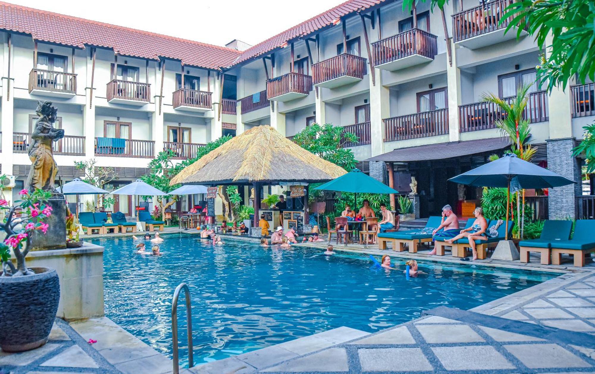 The Lokha Legian Resort & Spa Bagian luar foto