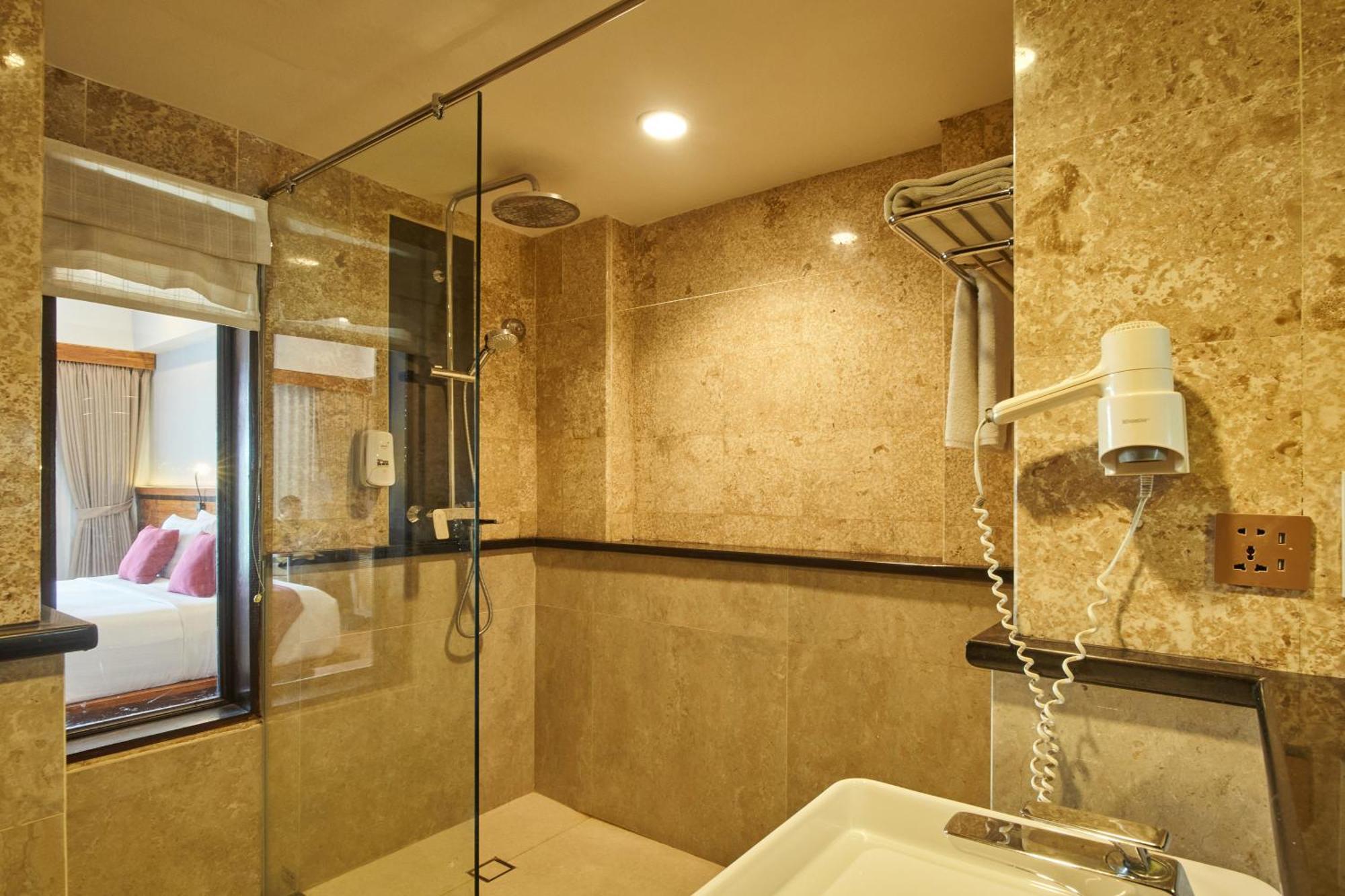 The Lokha Legian Resort & Spa Bagian luar foto