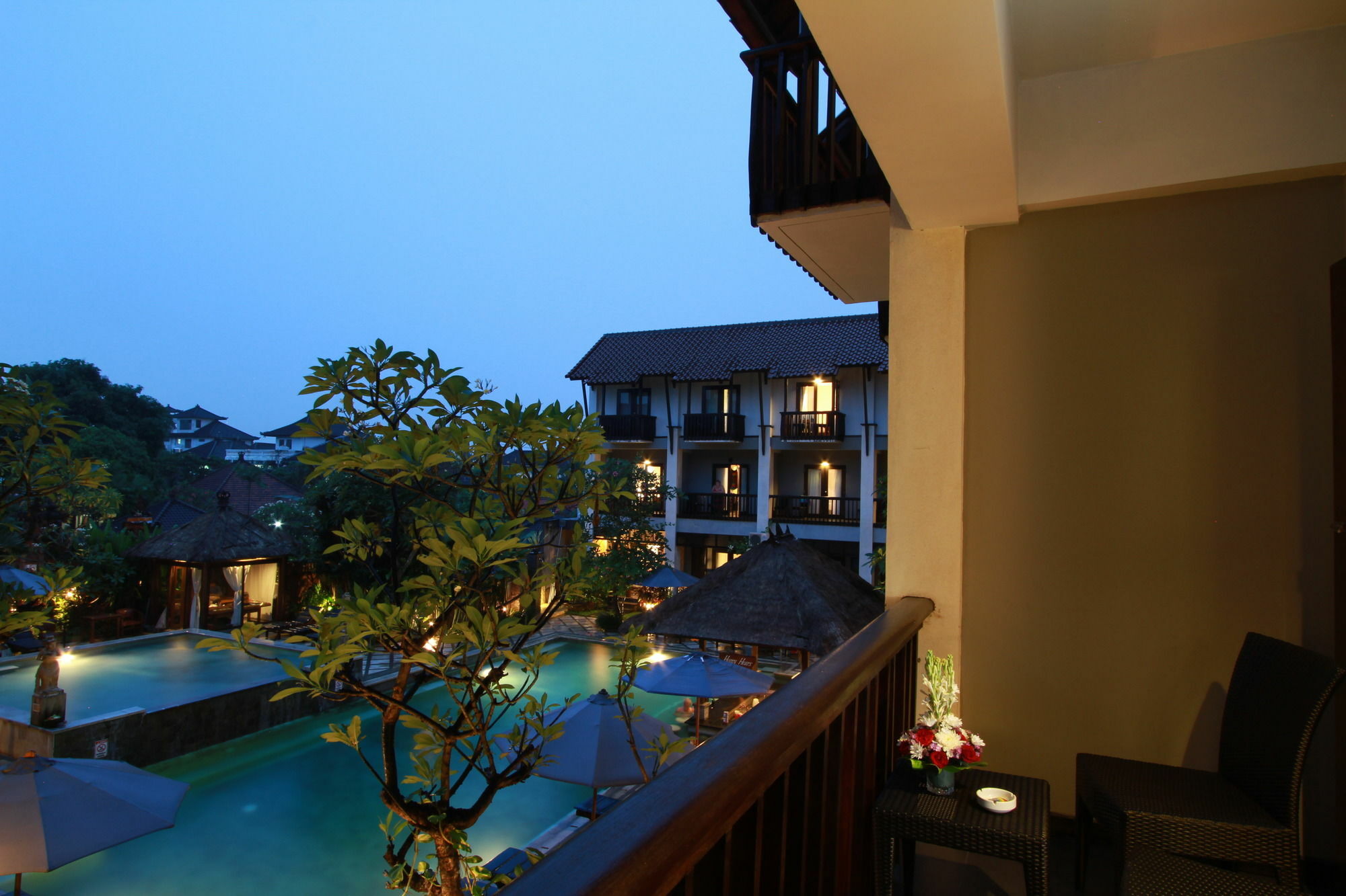 The Lokha Legian Resort & Spa Bagian luar foto